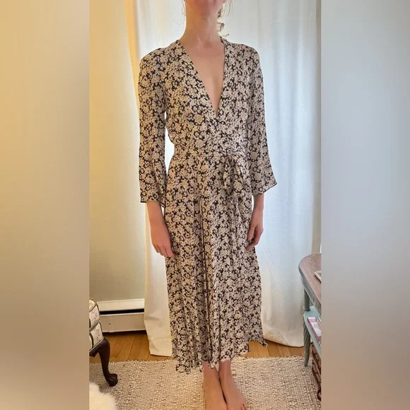 Doen Augusta Dress in Faded Queen Anne's Floral (minor spots) - Picture 4 of 16